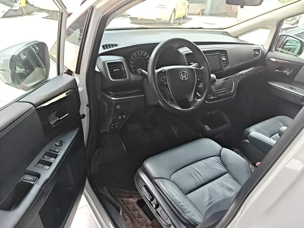 Honda Odyssey 2019 — ფოტო 16/20