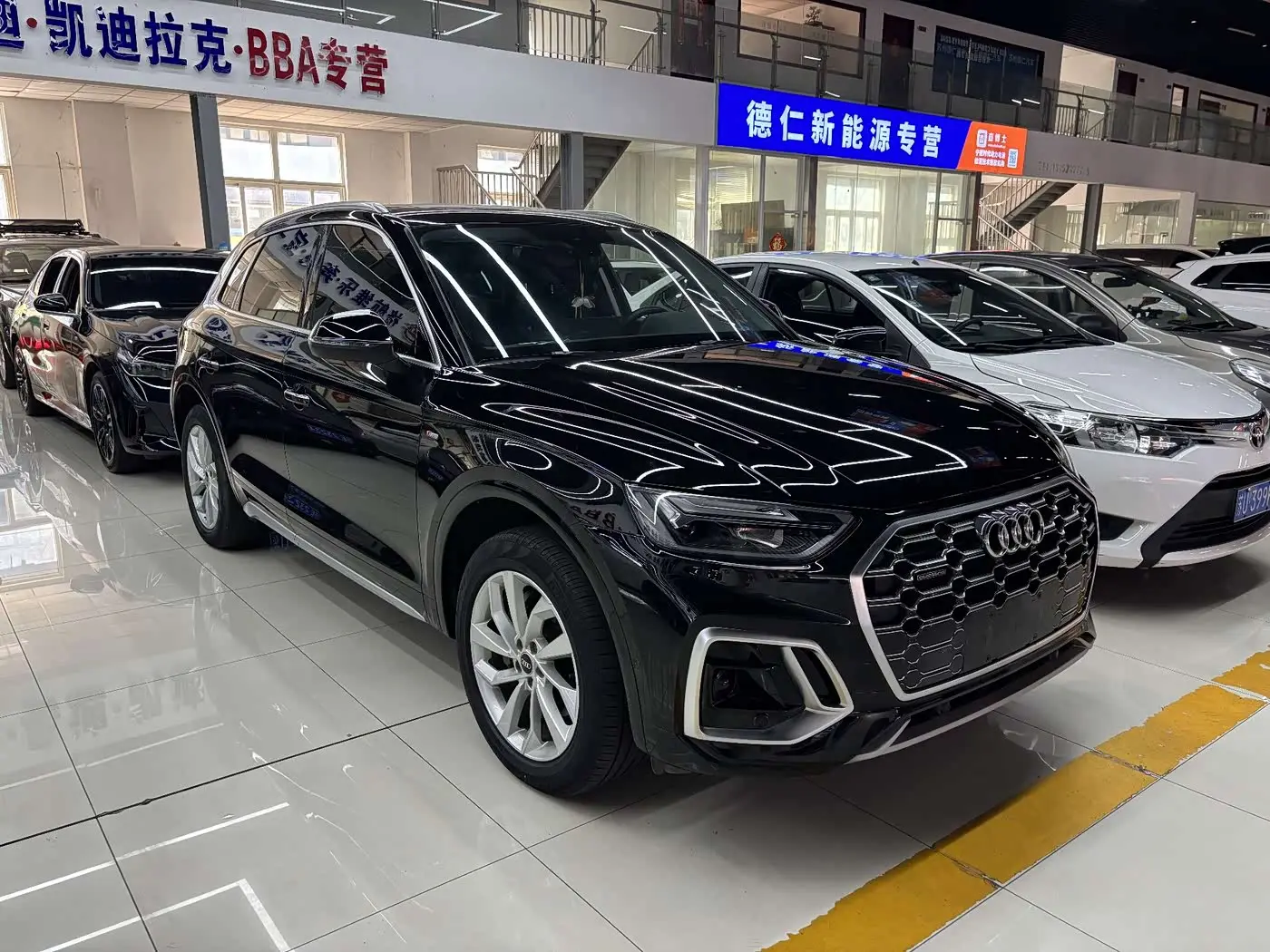 Audi Q5L 2022 — Photo 3/9