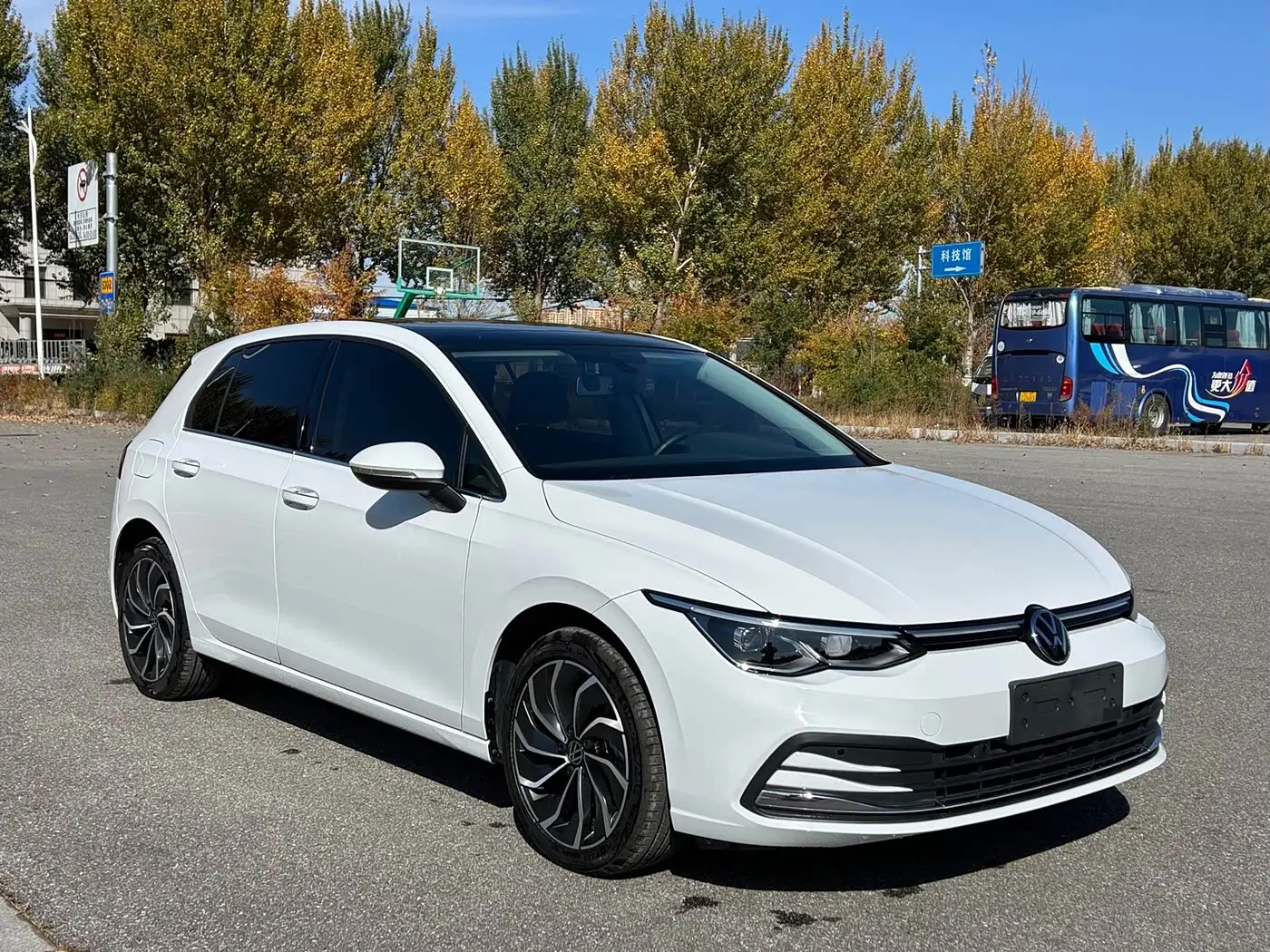 Volkswagen Golf 2023 — Photo 3/20