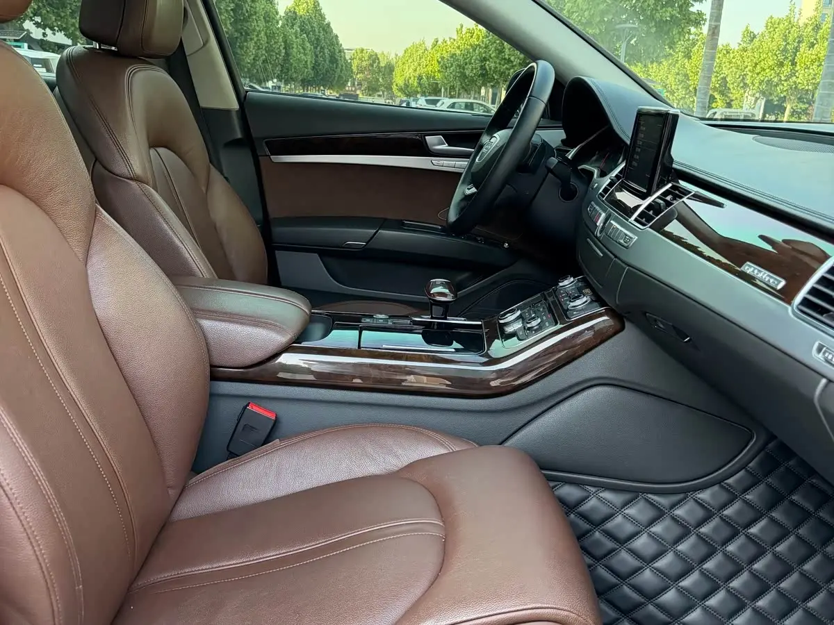 Audi A8 2015 — Photo 10/12