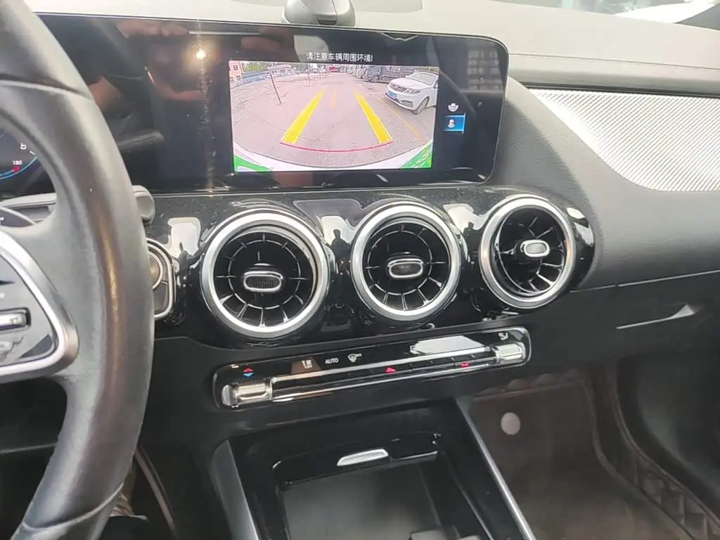 Mercedes-Benz GLA 2023 — Фото 12/19