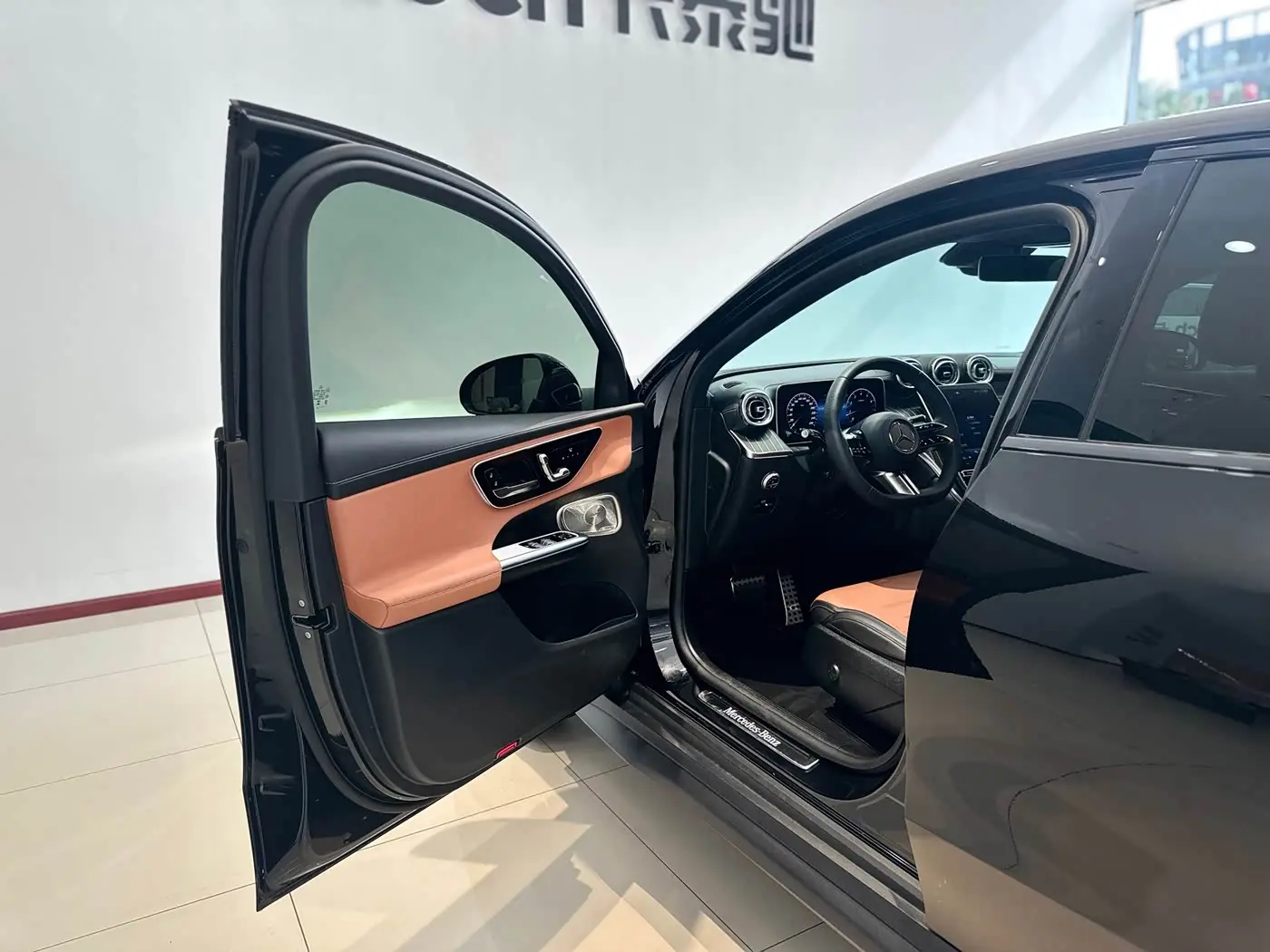 Mercedes-Benz GLC Coupe 2024 — Photo 9/20