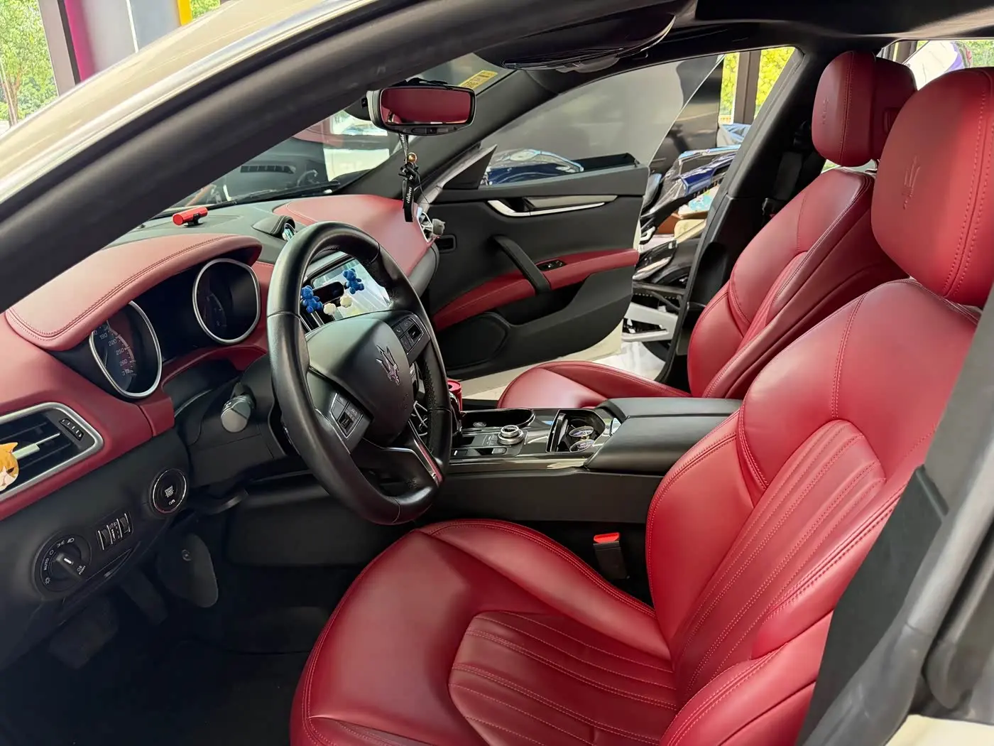 Maserati Ghibli 2017 — Şəkil 10/19