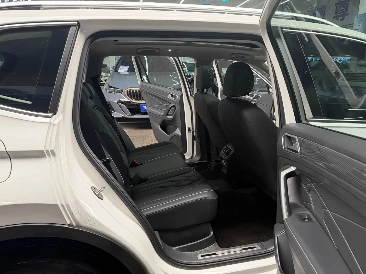 Volkswagen Tiguan L 2022 — Photo 16/20