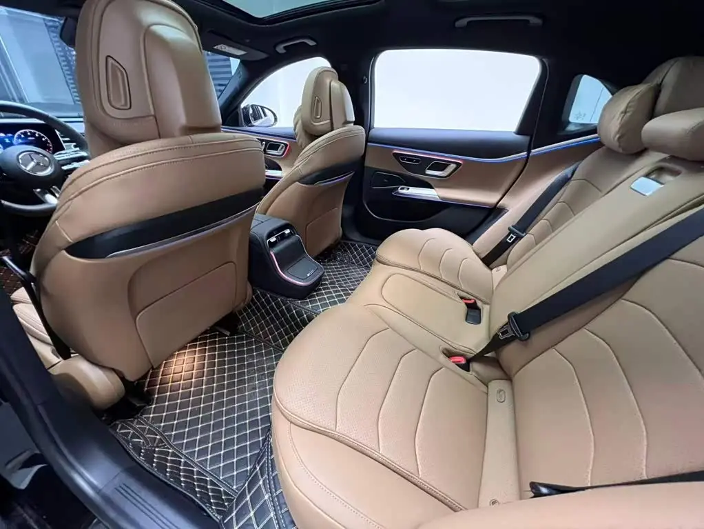 Mercedes-Benz E-Class 2024 — Photo 13/18