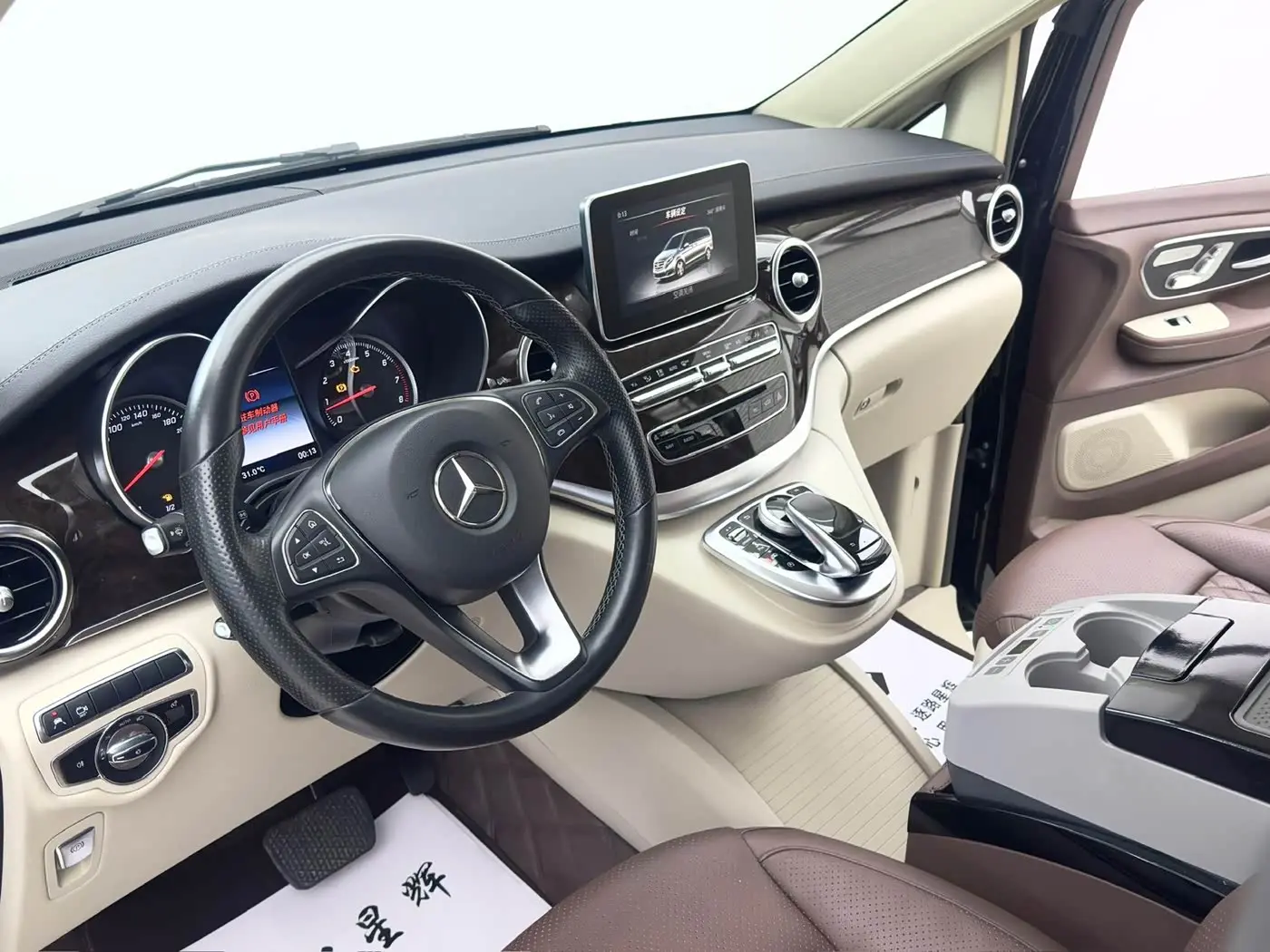 Mercedes-Benz V-Class 2018 — Şəkil 10/19