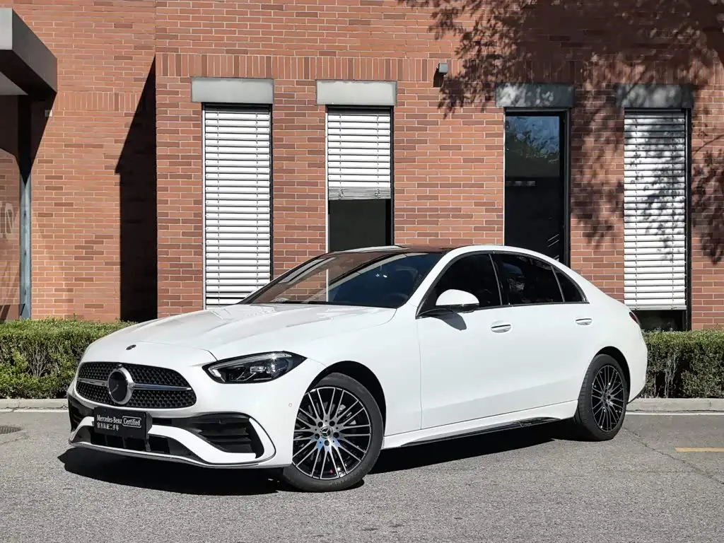 Mercedes-Benz C-Class 2026 — Photo 1/18