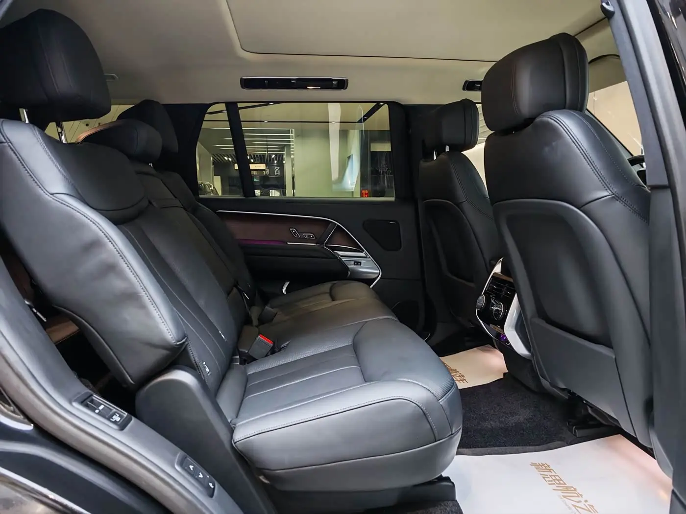 Land Rover Range Rover 2024 — Фото 13/16