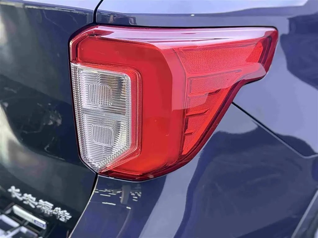 Ford Explorer 2021 — Фото 15/20