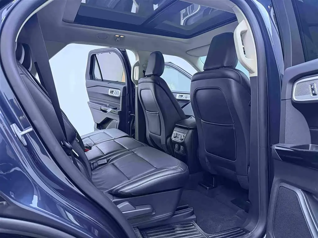 Ford Explorer 2021 — Фото 12/20