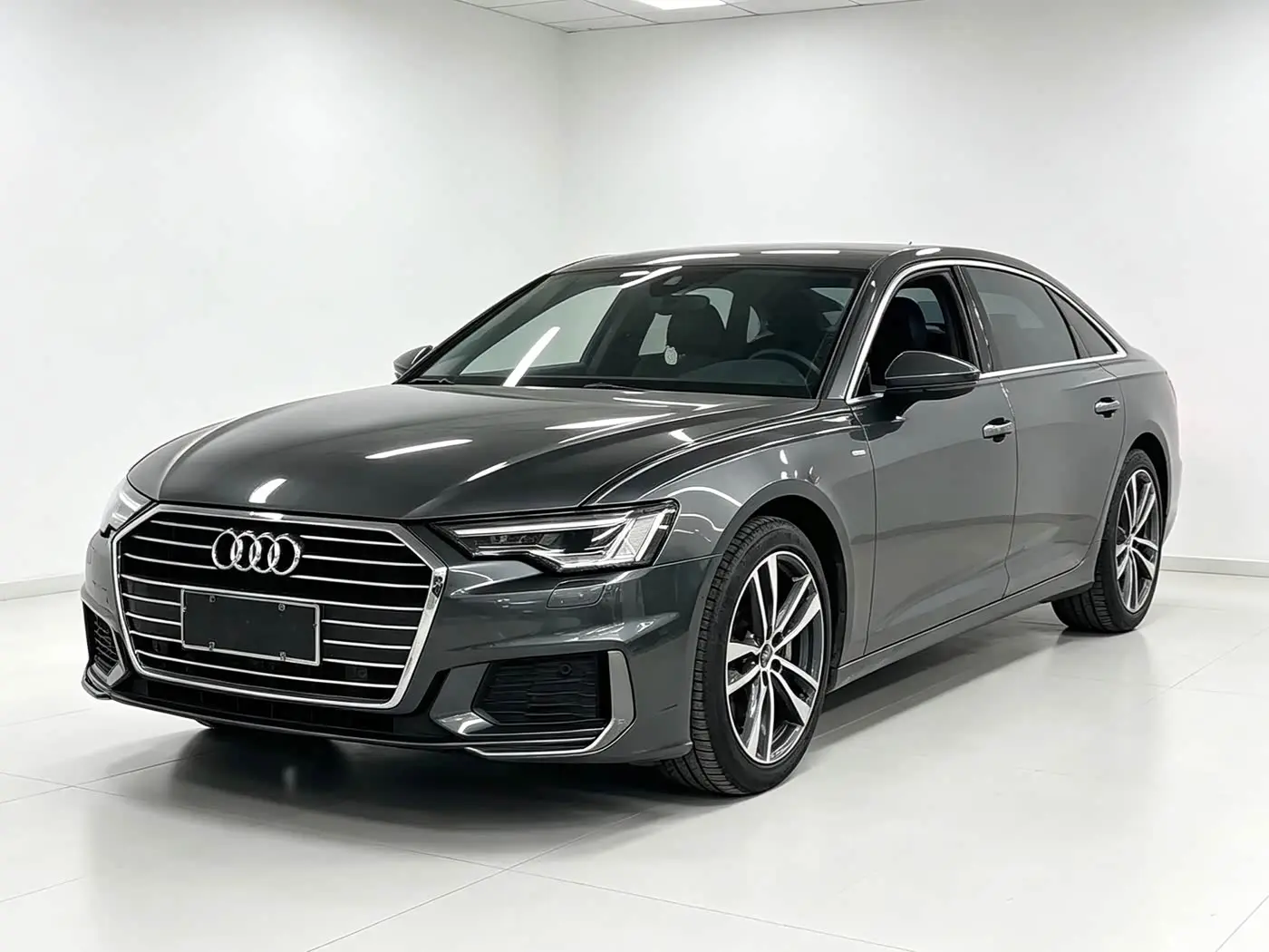 Audi A6L 2020 — Фото 1/8