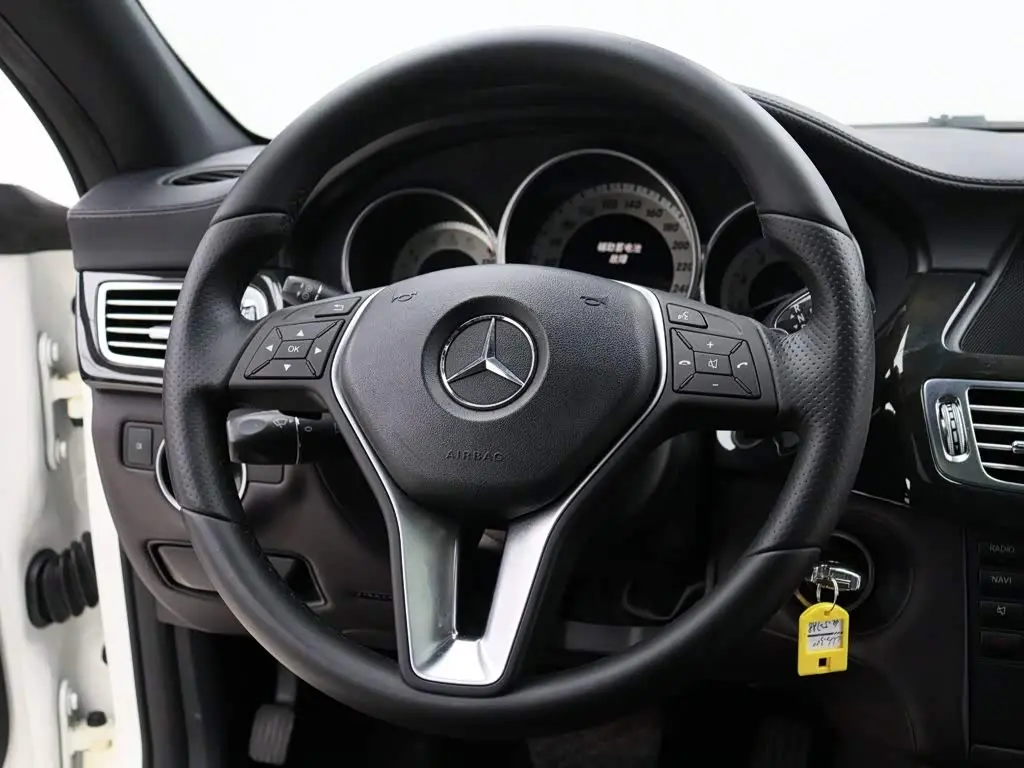 Mercedes-Benz CLS 2013 — Photo 7/20