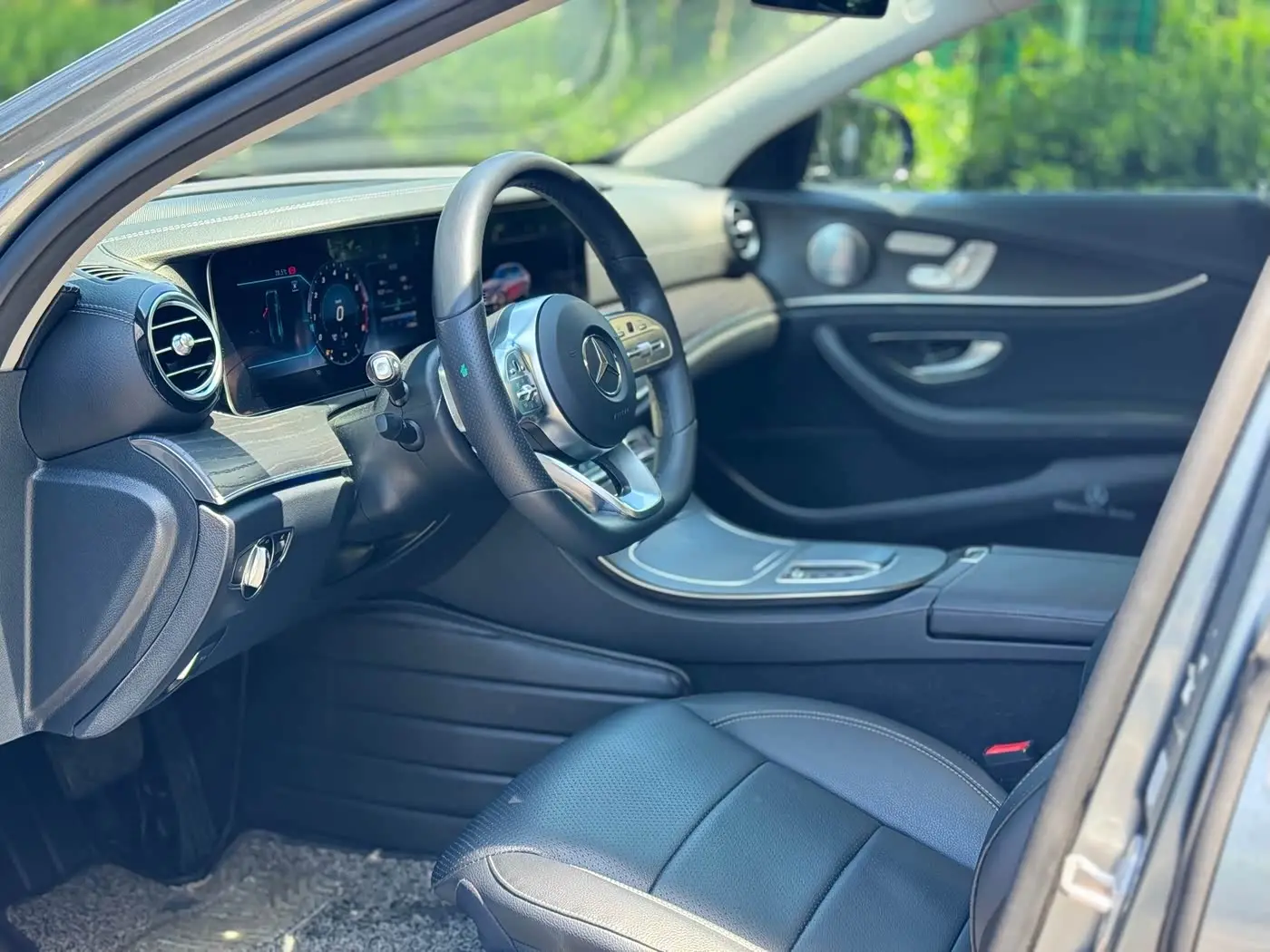 Mercedes-Benz E-Class 2020 — Photo 6/20