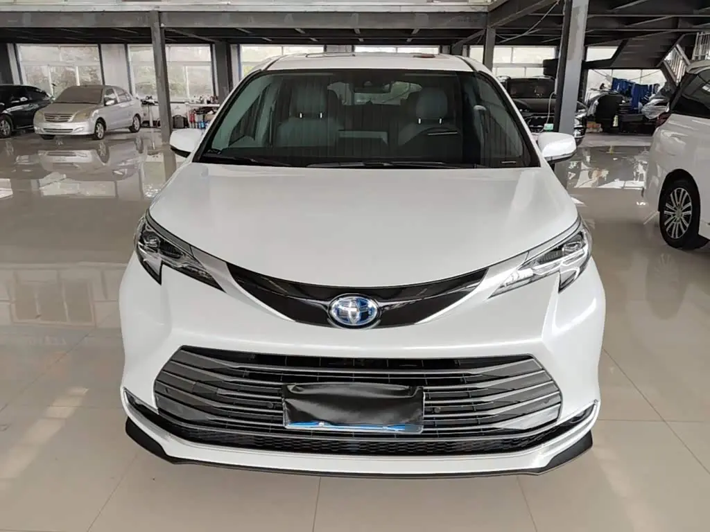 Toyota Sienna 2024 — Photo 2/19
