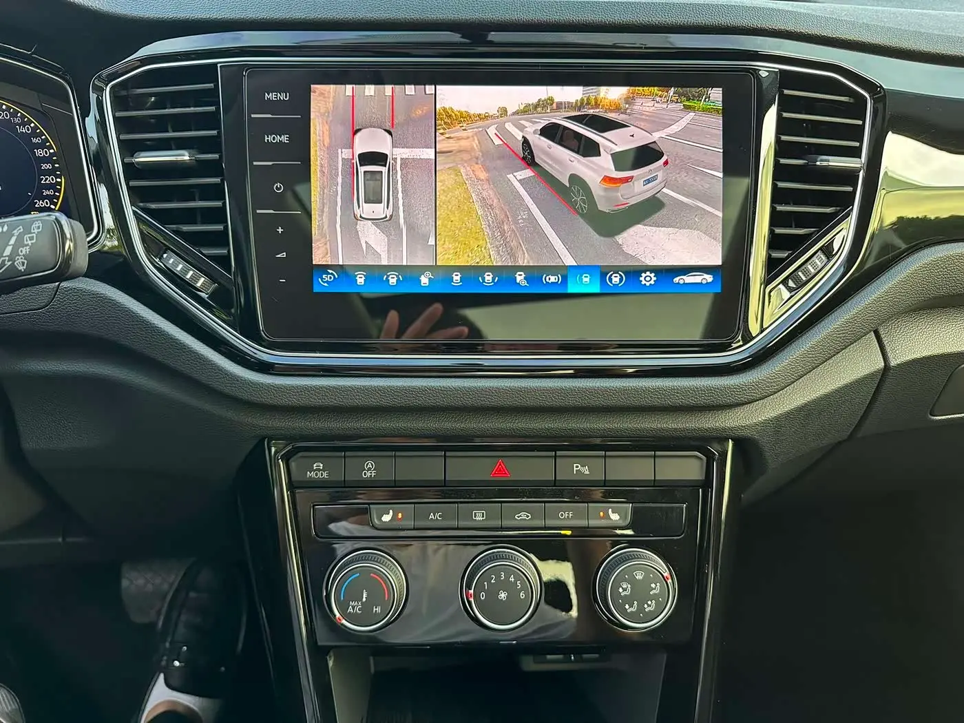 Volkswagen T-ROC 2023 — Photo 5/18