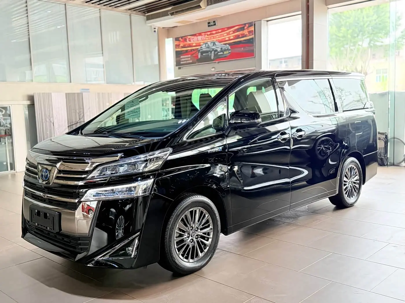 Toyota Vellfire 2020 — Photo 1/20
