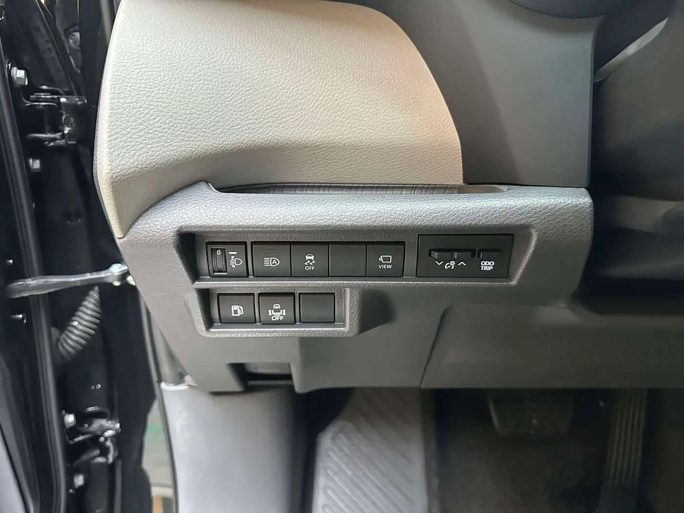 Toyota Granvia 2023 — Photo 14/18