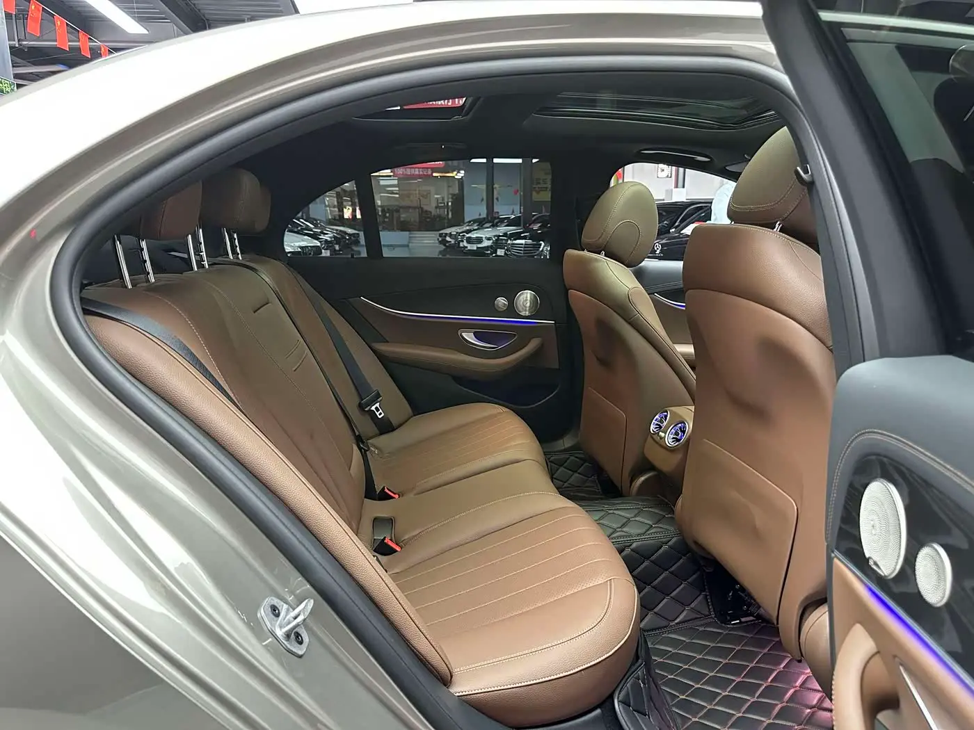 Mercedes-Benz E-Class 2021 — Photo 6/10