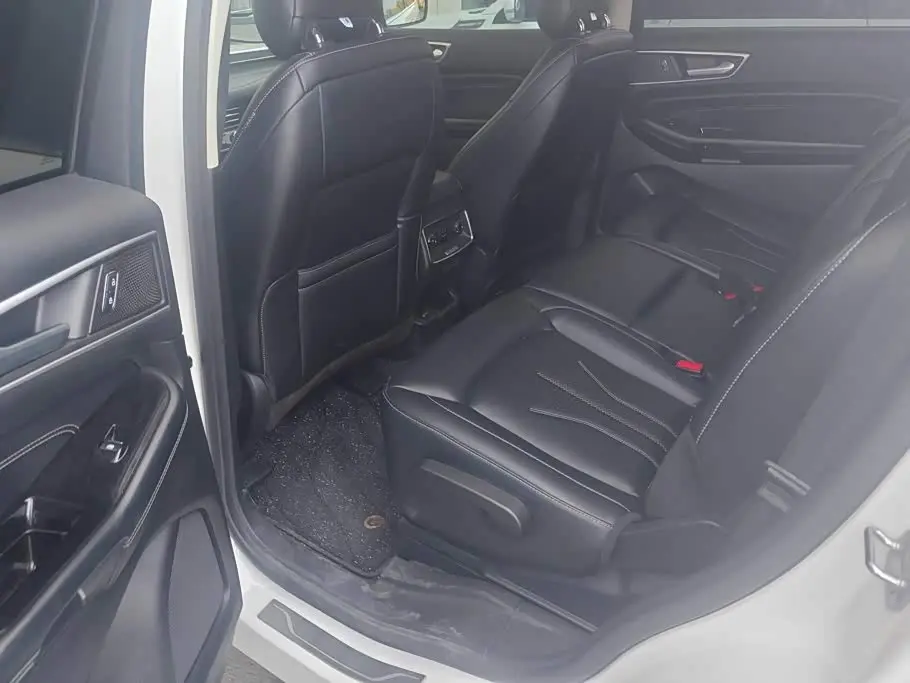 Ford Edge 2022 — Фото 11/16