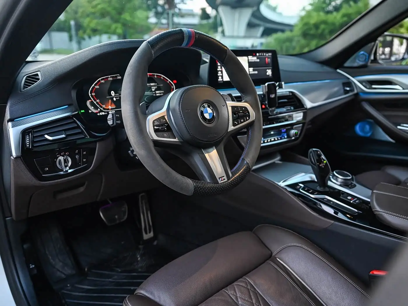 BMW 5 Series 2020 — Şəkil 8/17