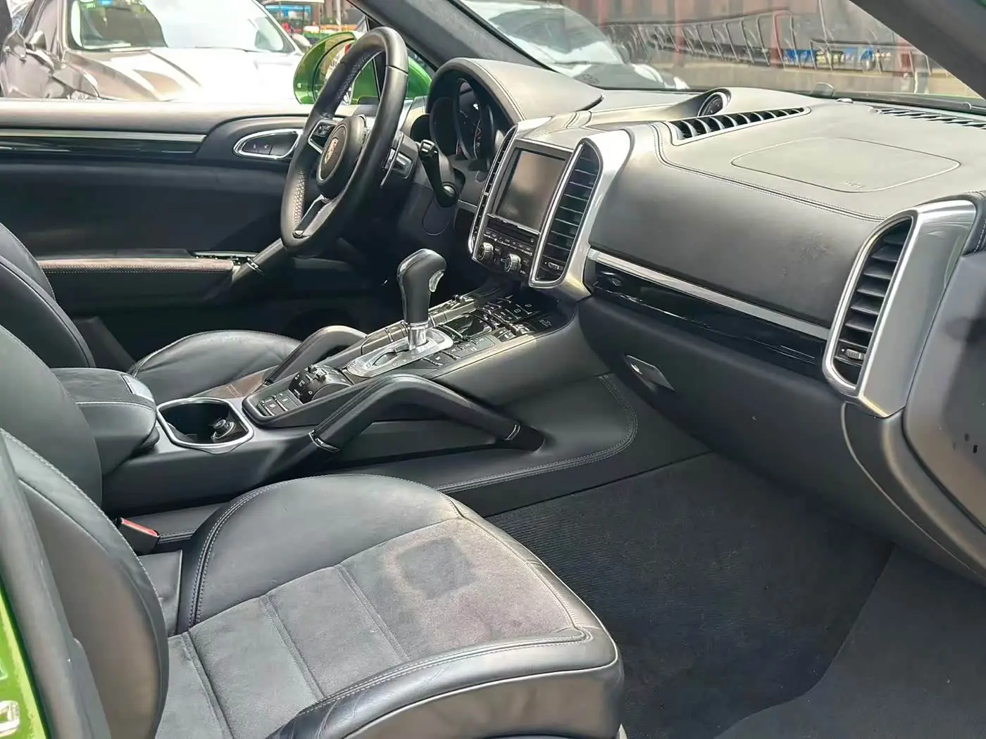 Porsche Cayenne 2016 — Photo 6/20