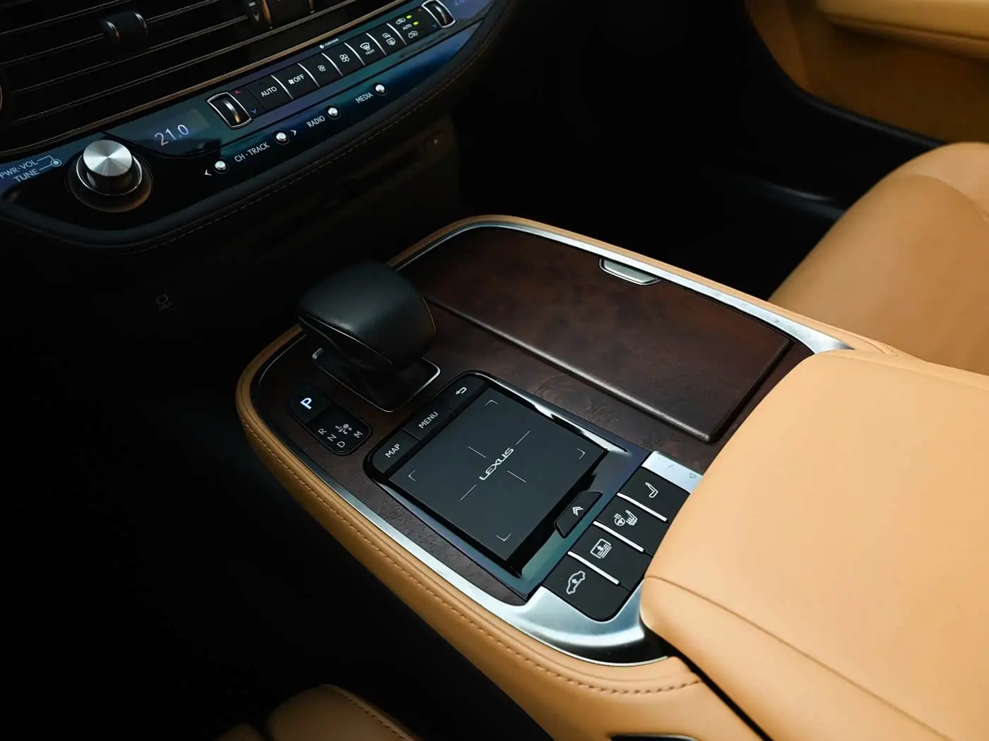Lexus LS 2021 — Фото 16/19