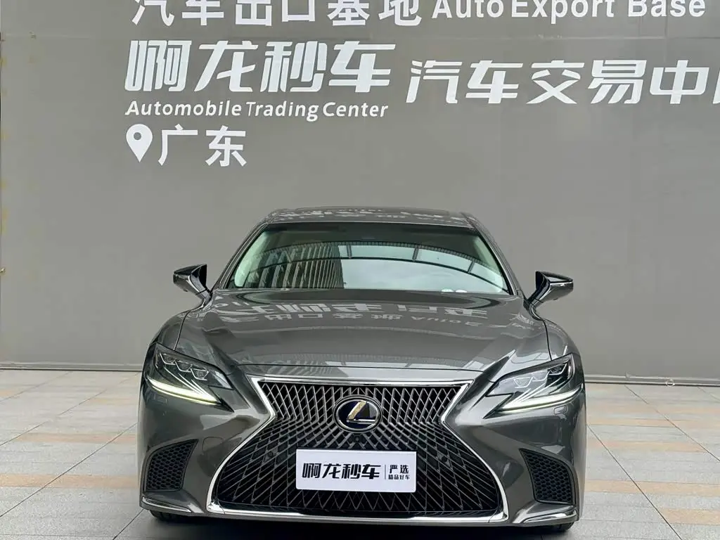 Lexus LS 2020 — Photo 2/14