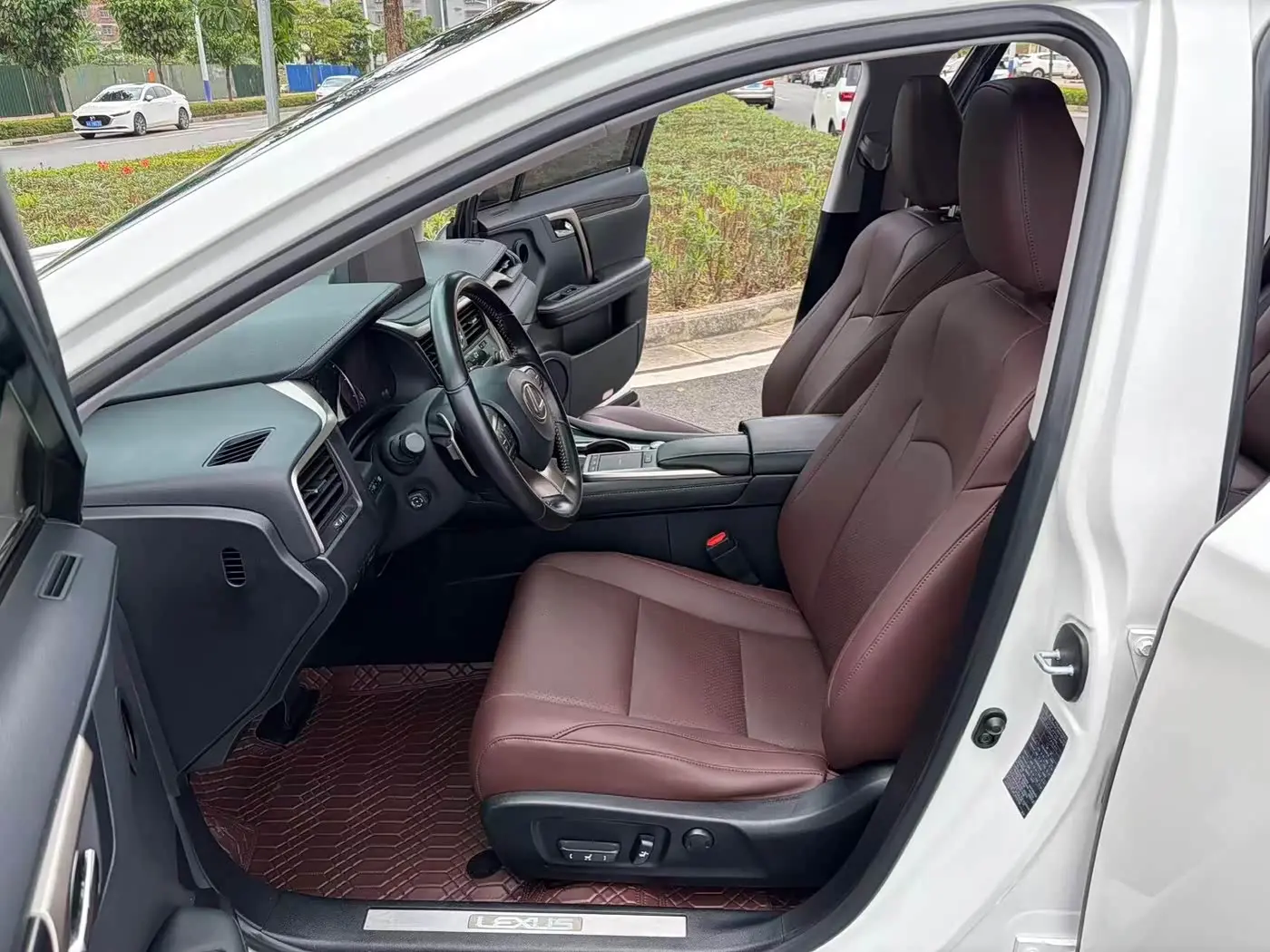 Lexus RX 2021 — Şəkil 7/15