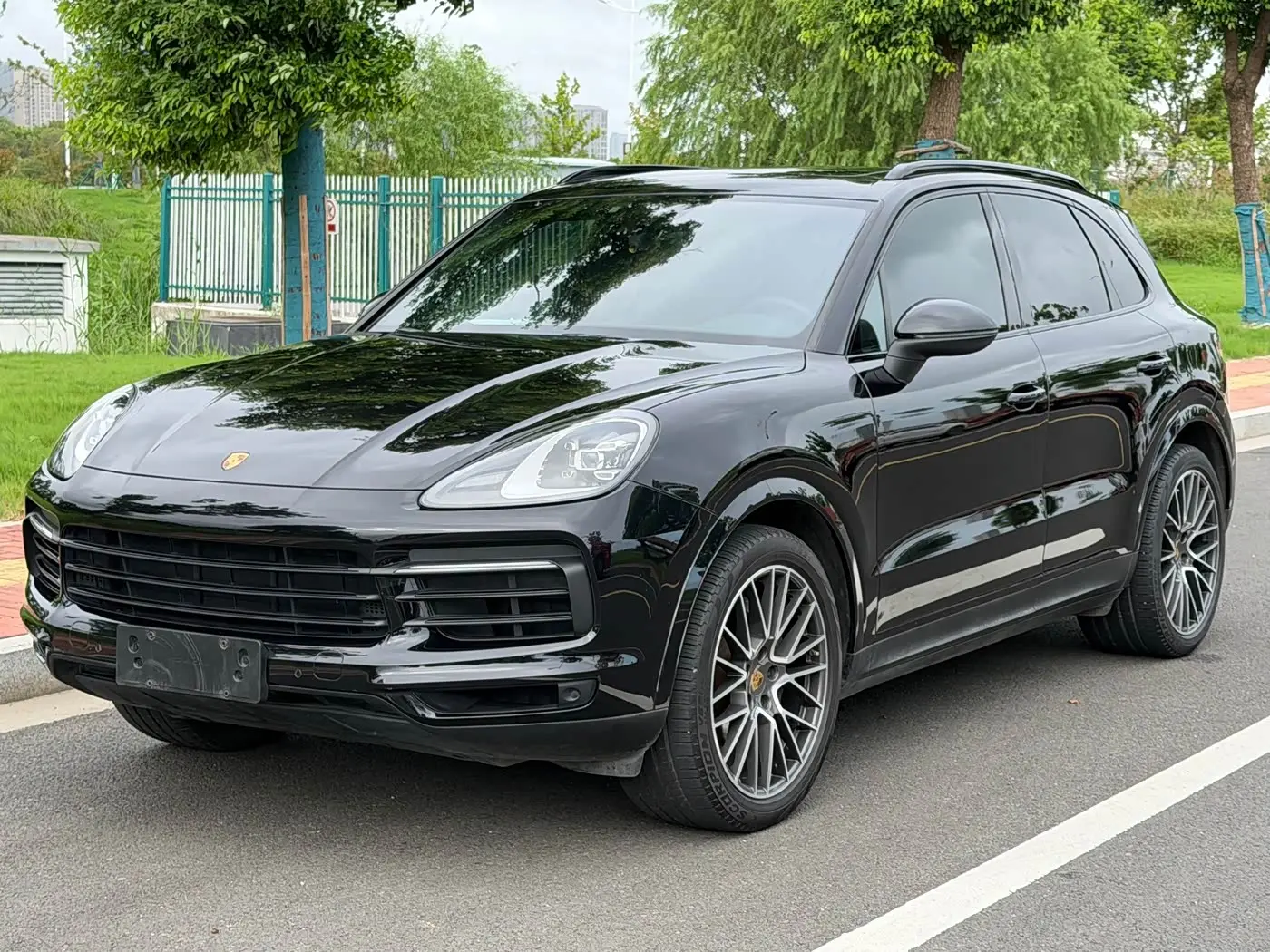 Porsche Cayenne 2020 — Photo 1/19