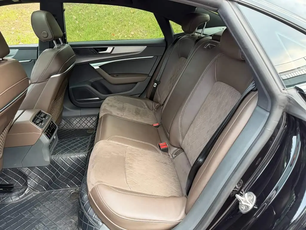 Audi A7L 2023 — Photo 12/14
