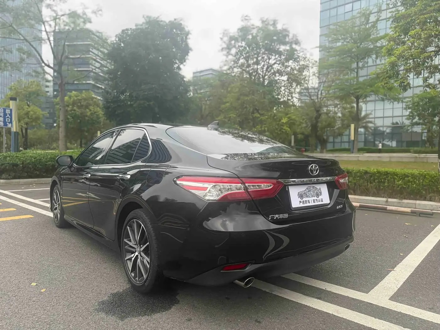 Toyota Camry 2022 — Фото 6/18