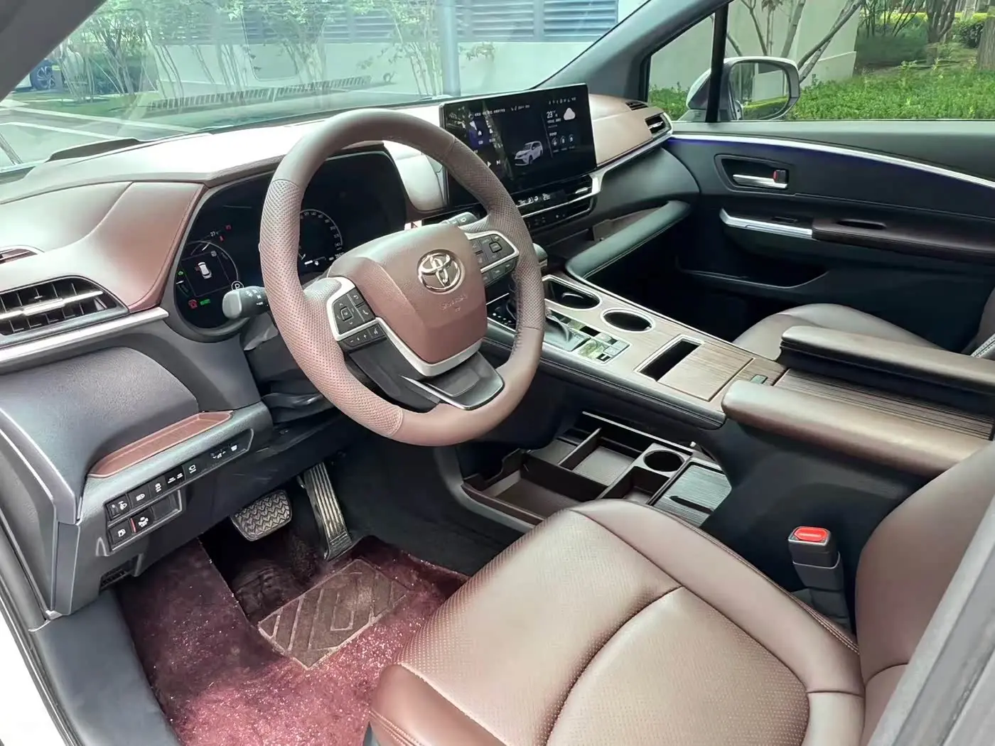 Toyota Granvia 2025 — Photo 16/20