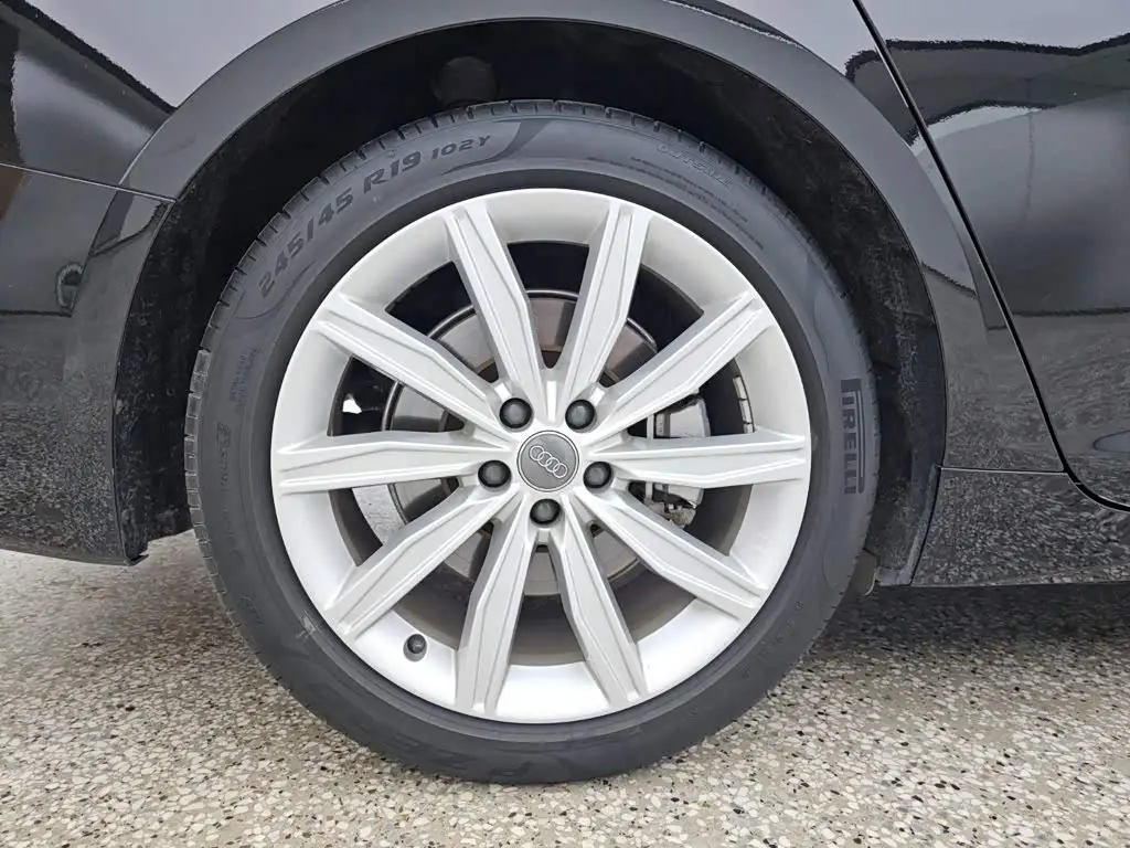 Audi A6L 2021 — Photo 6/15