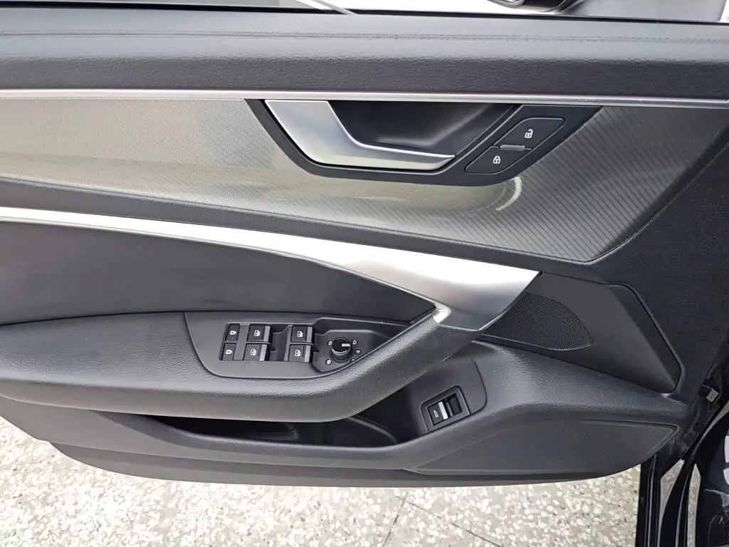 Audi A6L 2021 — Photo 12/15