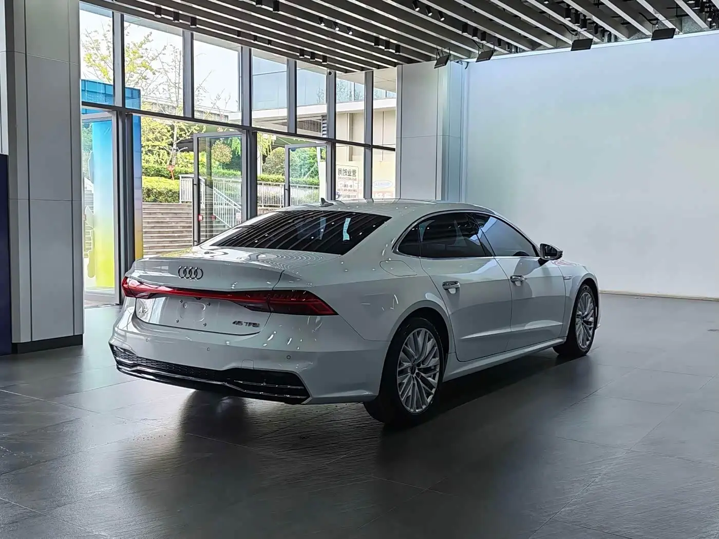 Audi A7L 2023 — ფოტო 17/20