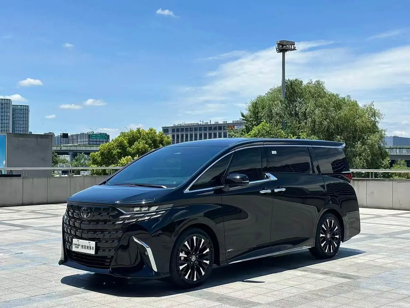 Toyota Alphard, 2026