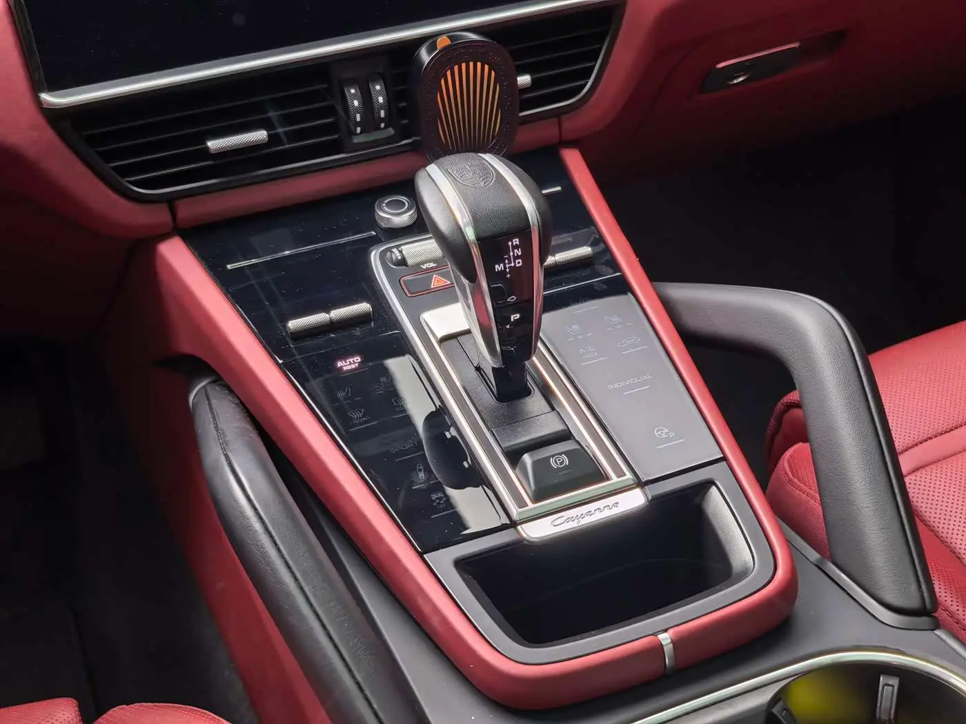 Porsche Cayenne 2022 — Photo 13/18