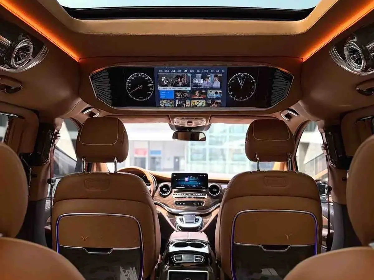 Mercedes-Benz V-Class 2023 — Фото 14/19