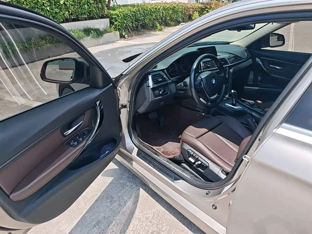 BMW 3 Series 2018 — Фото 18/20