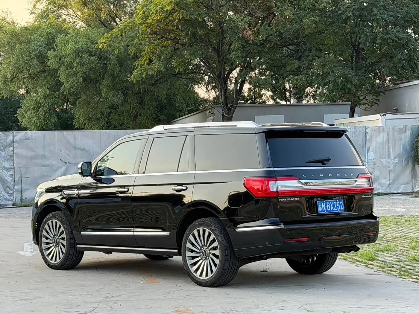 Lincoln Navigator 2020 — Şəkil 3/20