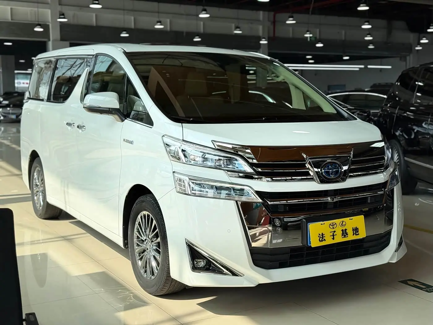 Toyota Vellfire 2021 — Photo 4/20