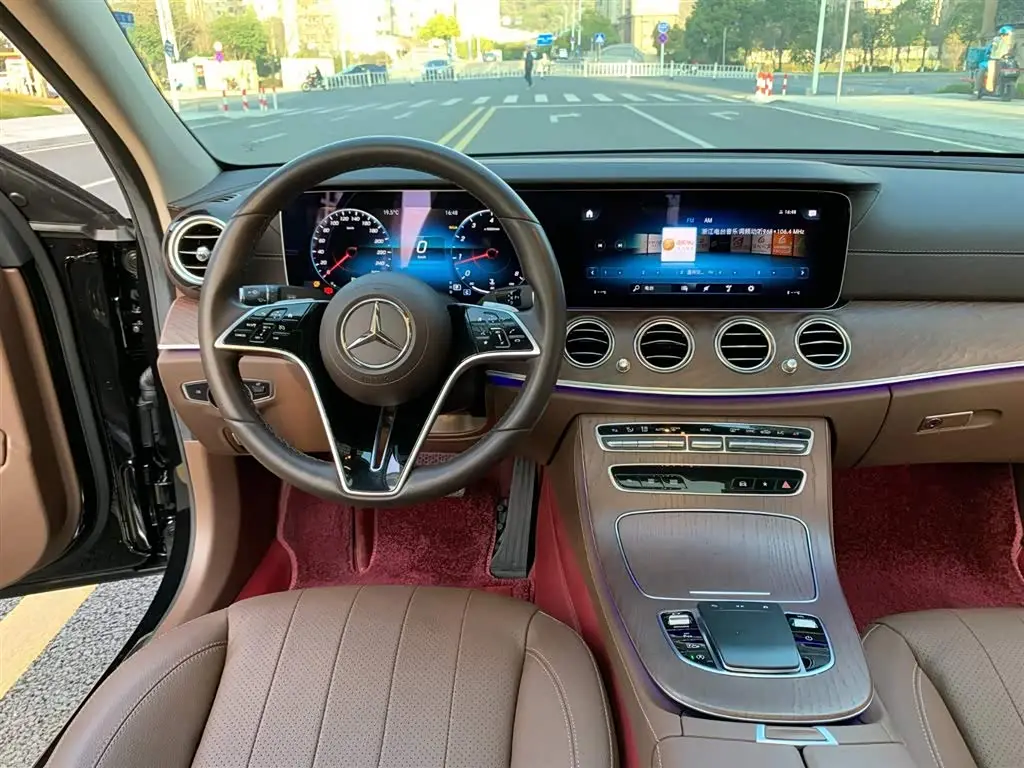 Mercedes-Benz E-Class 2023 — Фото 11/20