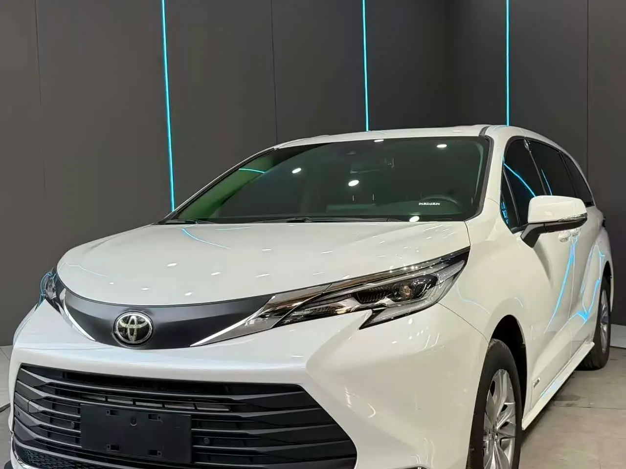 Toyota Sienna 2024 — Şəkil 1/12