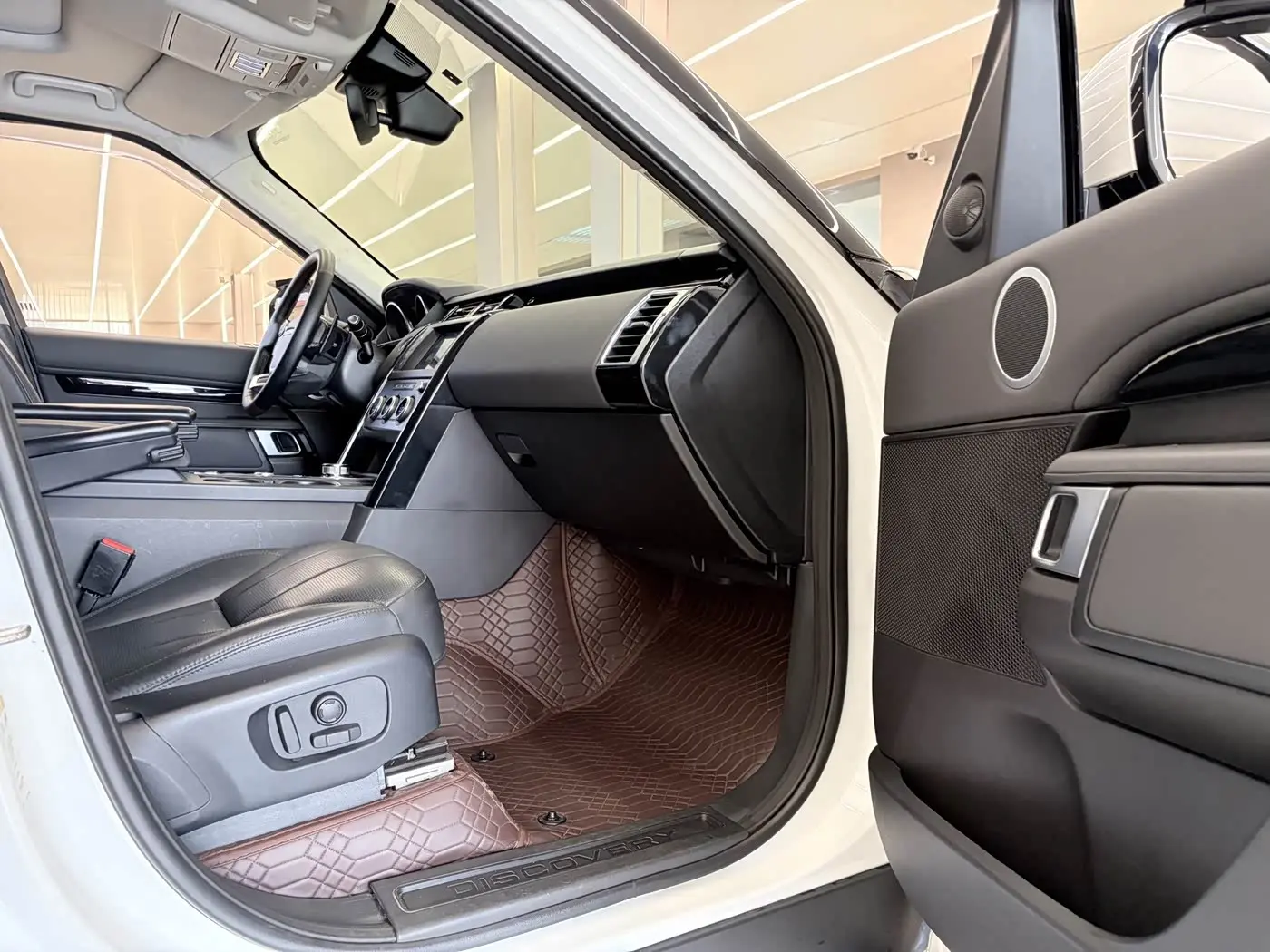 Land Rover Discovery 2017 — Фото 20/20