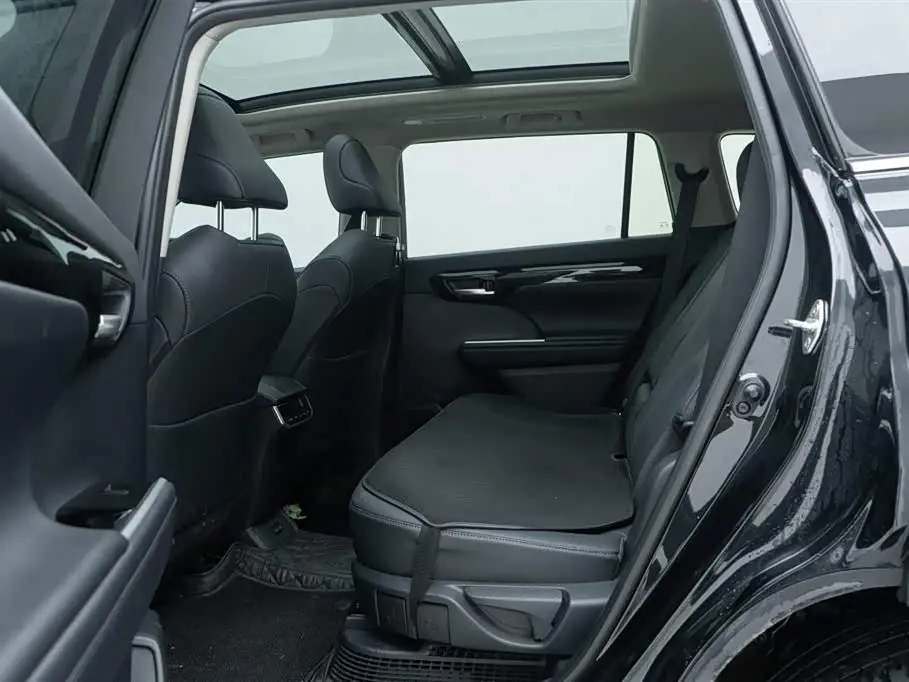 Toyota Highlander 2024 — Photo 18/20