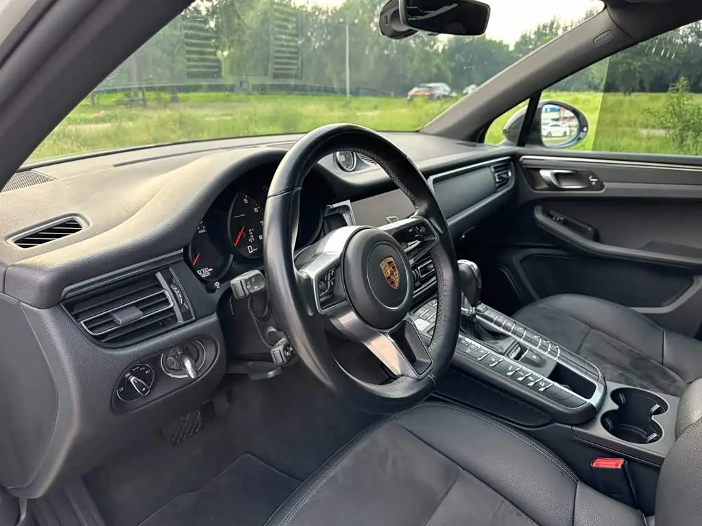 Porsche Macan 2020 — Photo 14/20