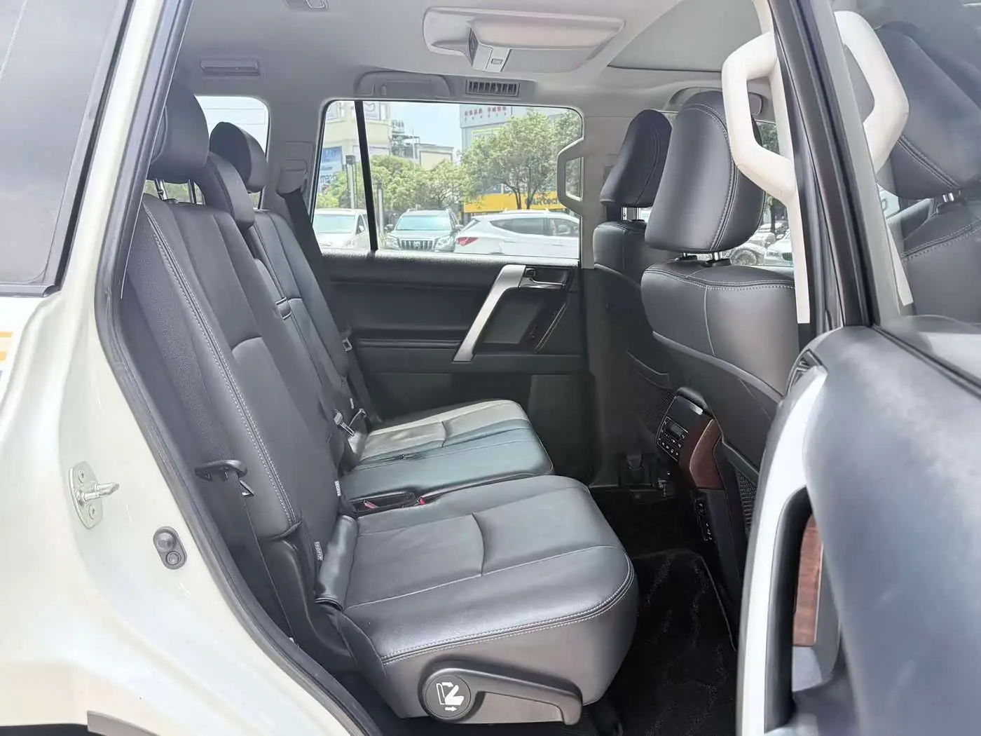 Toyota Prado 2016 — Photo 7/20