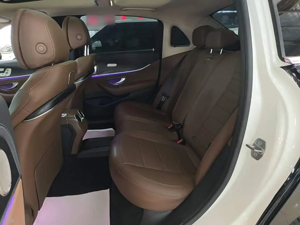 Mercedes-Benz E-Class 2018 — ფოტო 17/20
