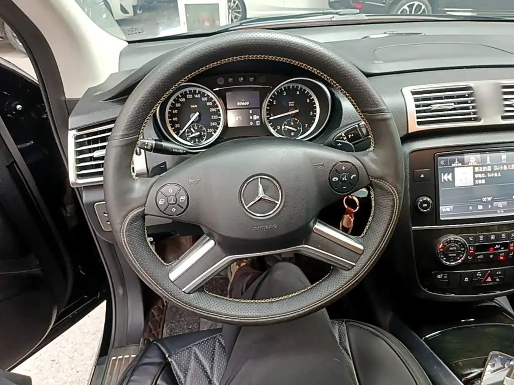 Mercedes-Benz R-Class 2018 — Photo 11/20