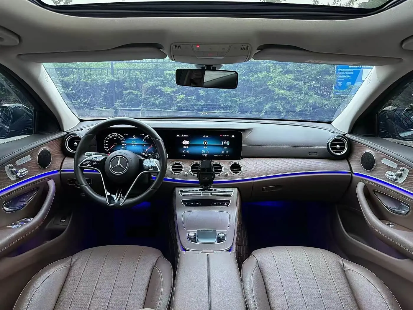 Mercedes-Benz E-Class 2021 — Photo 4/9